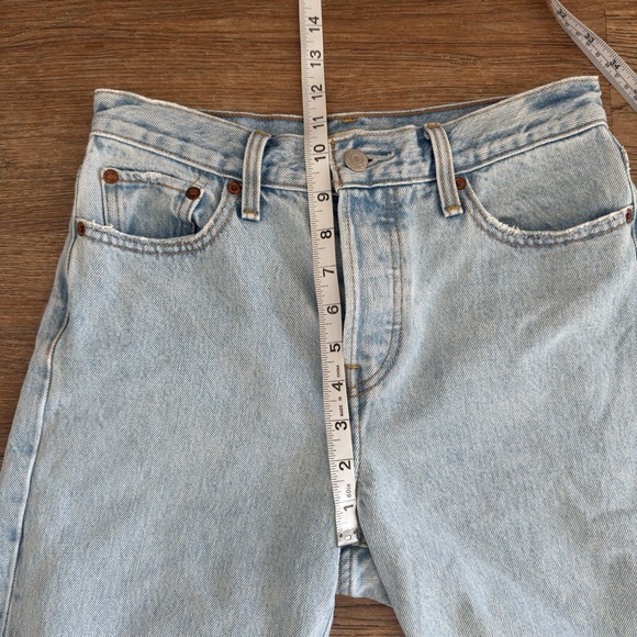 Levi’s Wedgie Mid Thigh Cut Off Shorts - Picture 9 of 9